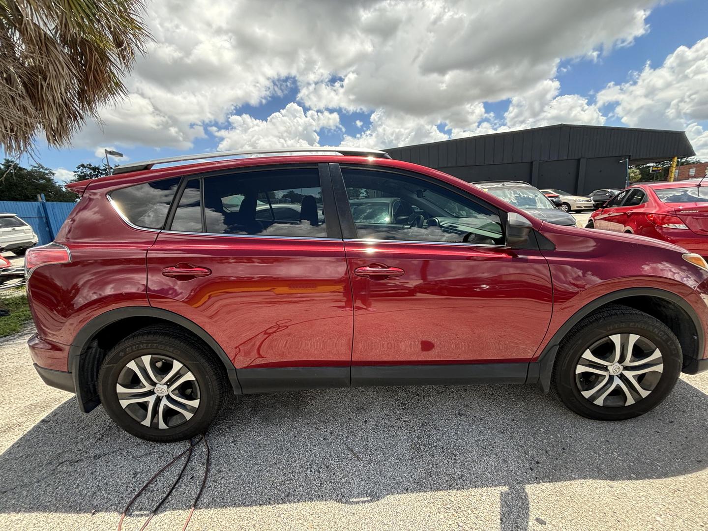 2018 Toyota RAV4 LE photo 7