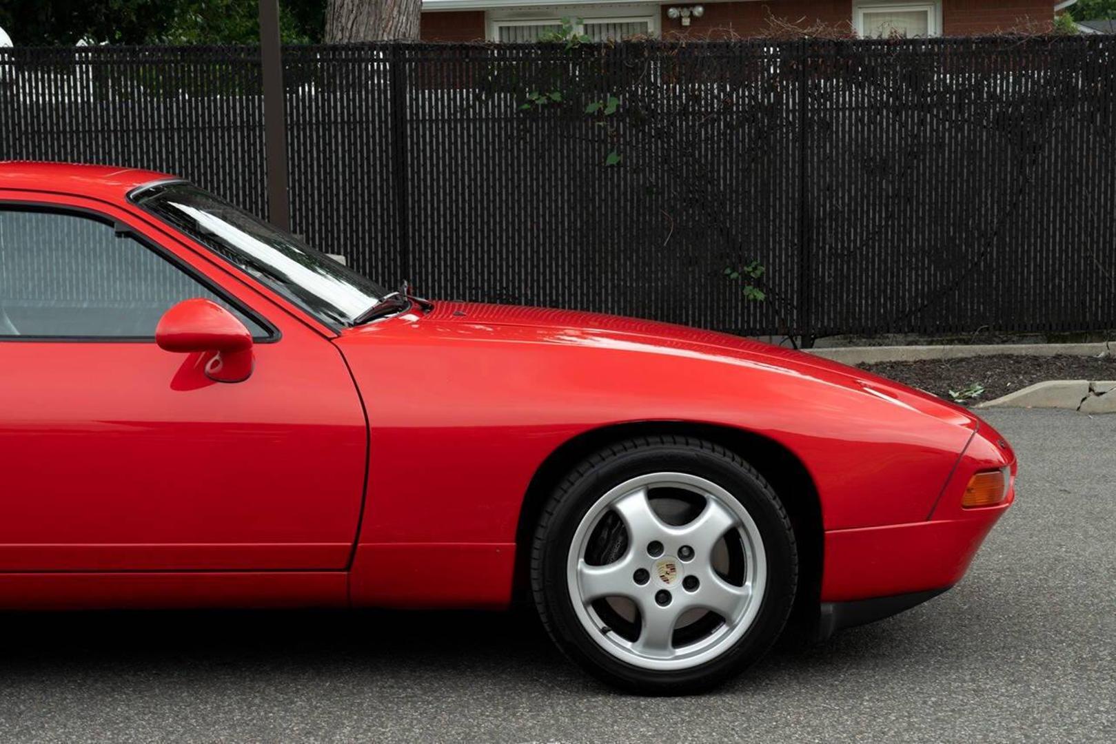 1992 Porsche 928 - Image 16