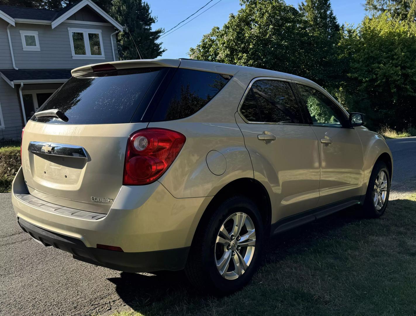 2011 Chevrolet Equinox LS photo 4