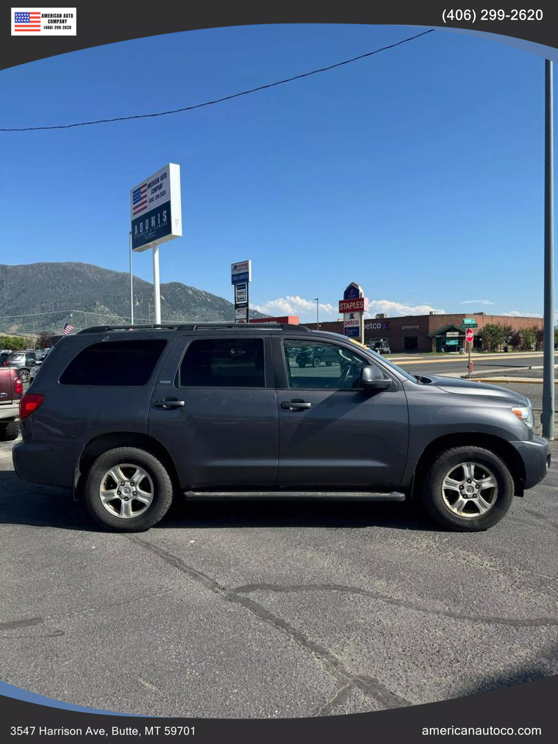 2014 Toyota Sequoia SR5 photo 2