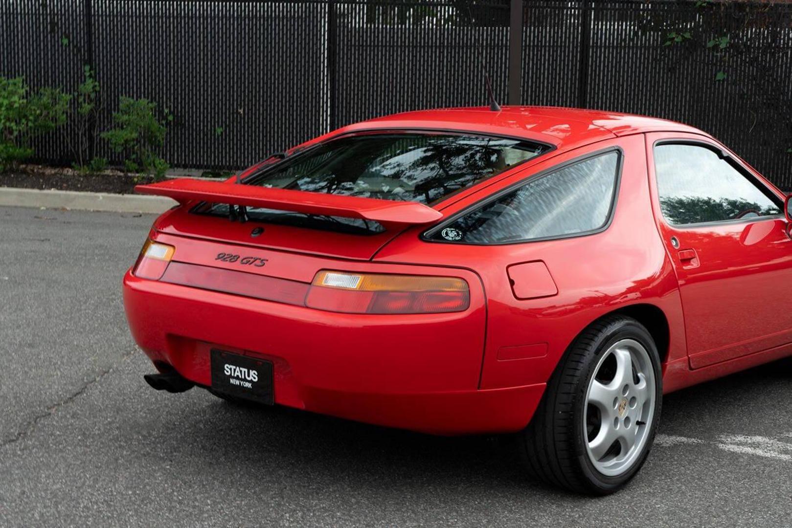 1992 Porsche 928 - Image 29