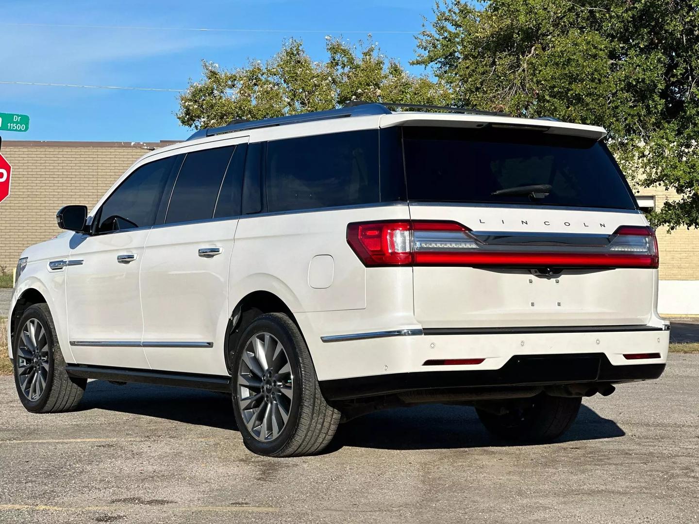 2019 Lincoln Navigator L - Image 5