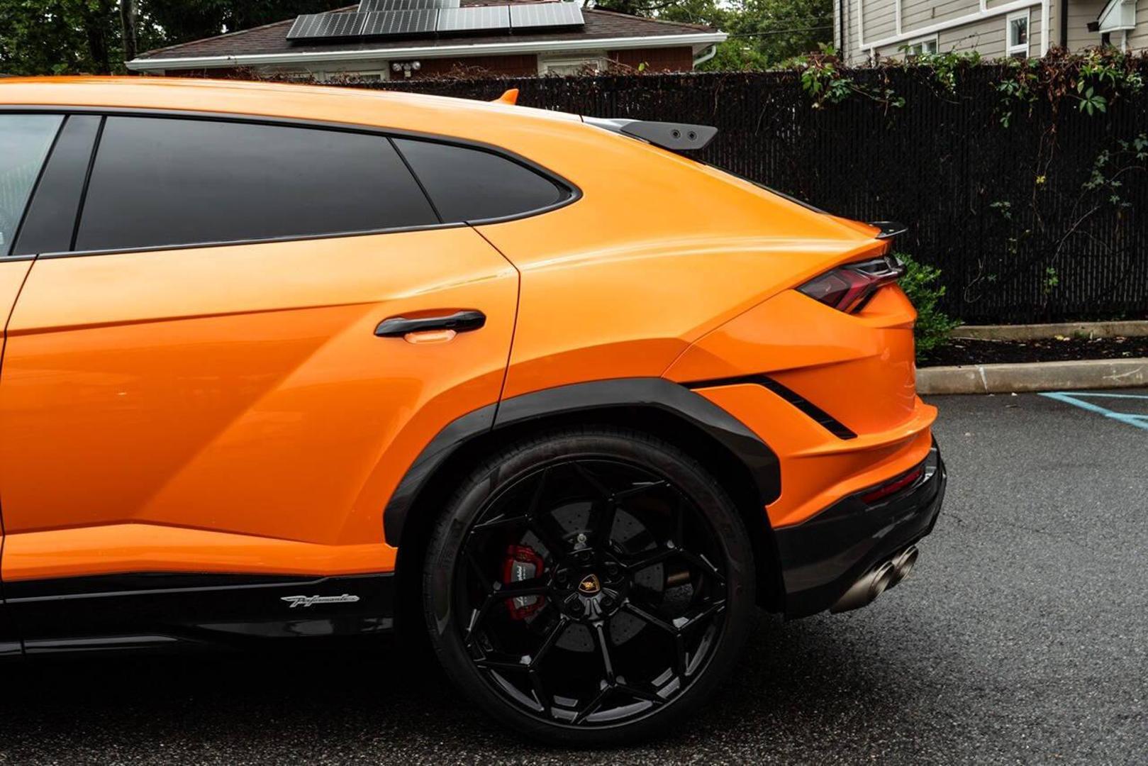 2024 Lamborghini Urus - Image 12