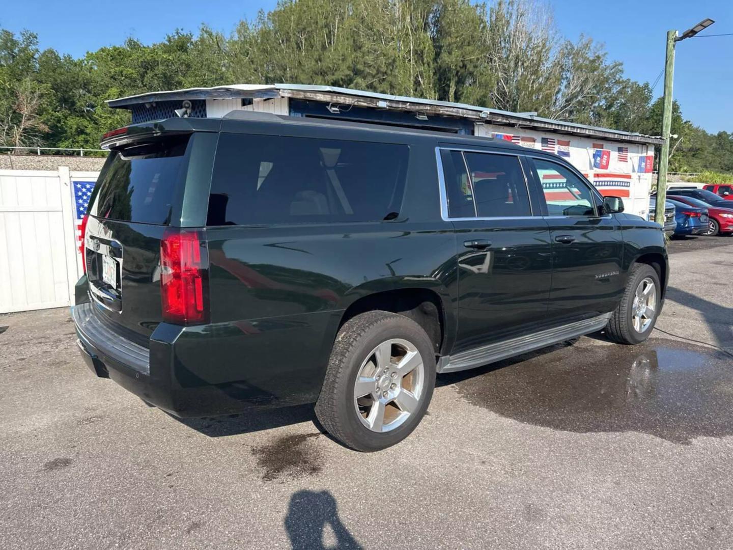 2016 Chevrolet Suburban LT photo 4