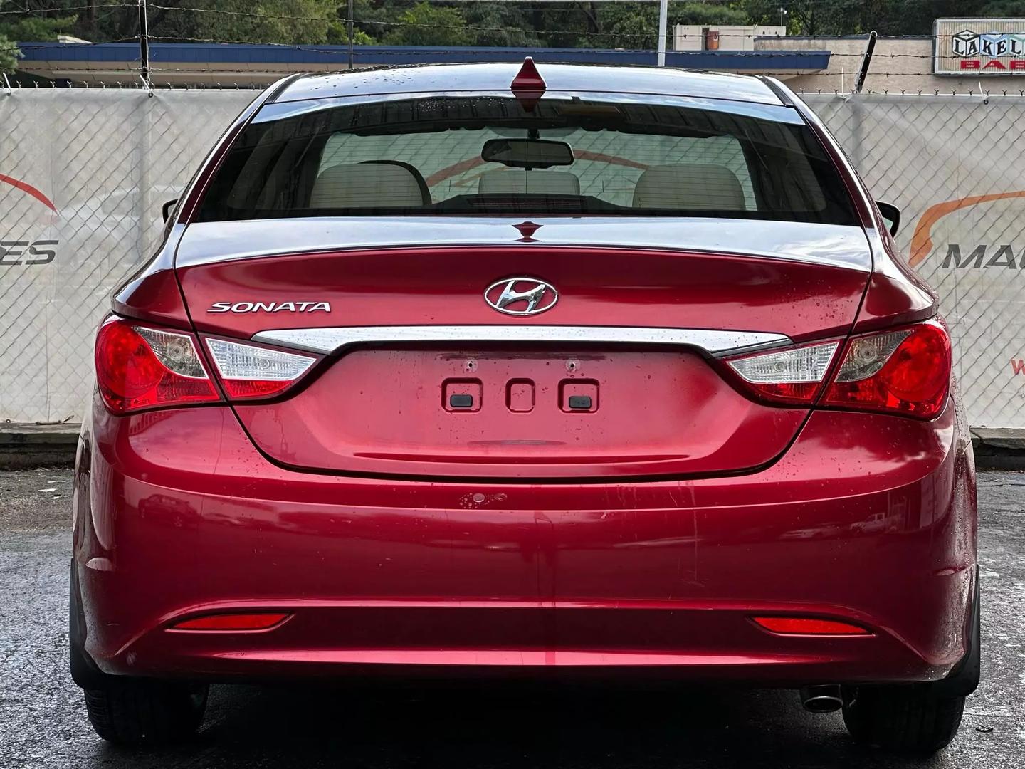 2013 Hyundai Sonata - Image 8