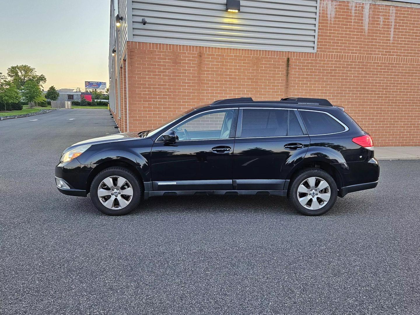 2012 Subaru Outback Premium photo 4