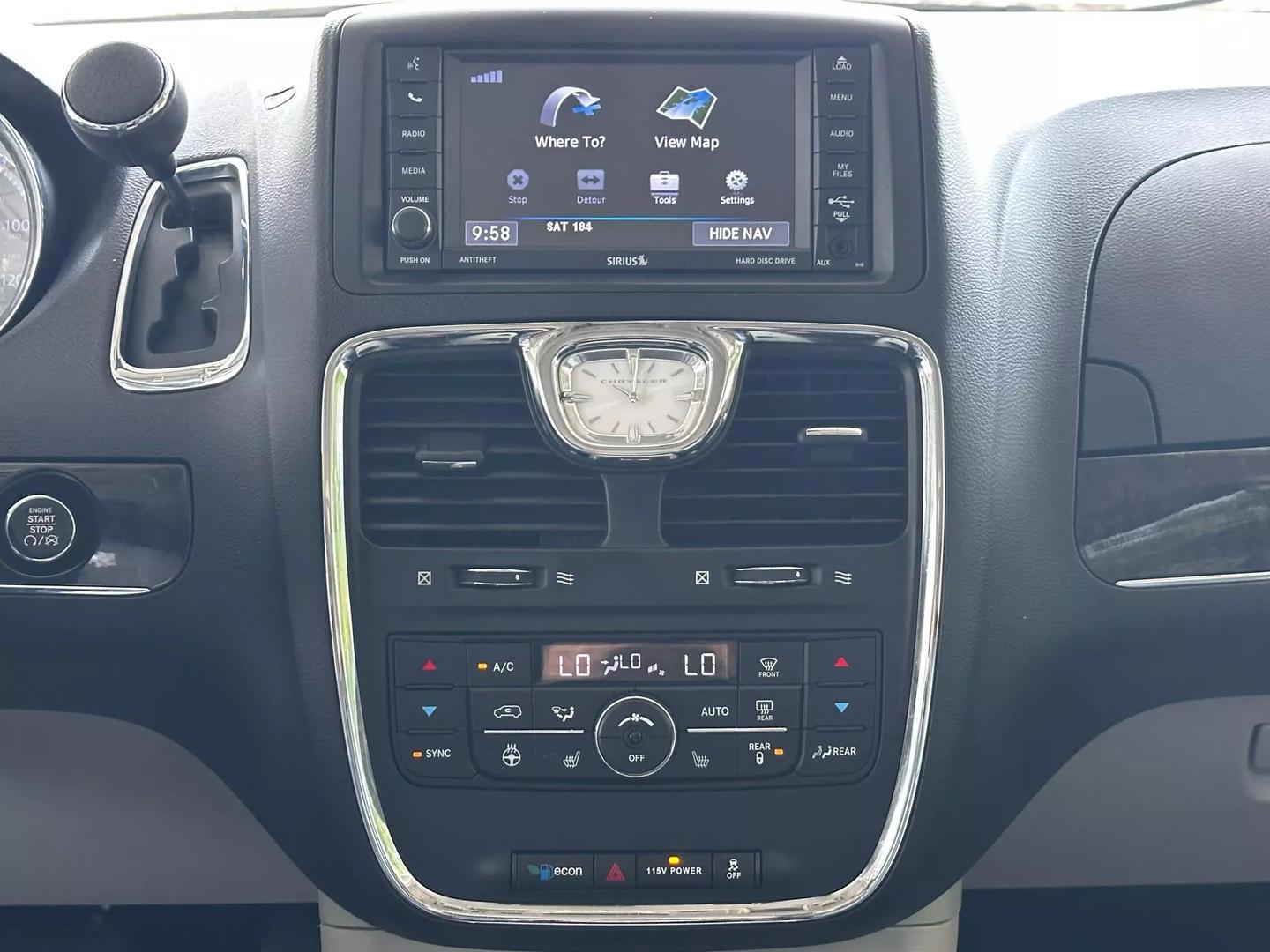 2016 Chrysler Town & Country - Image 21