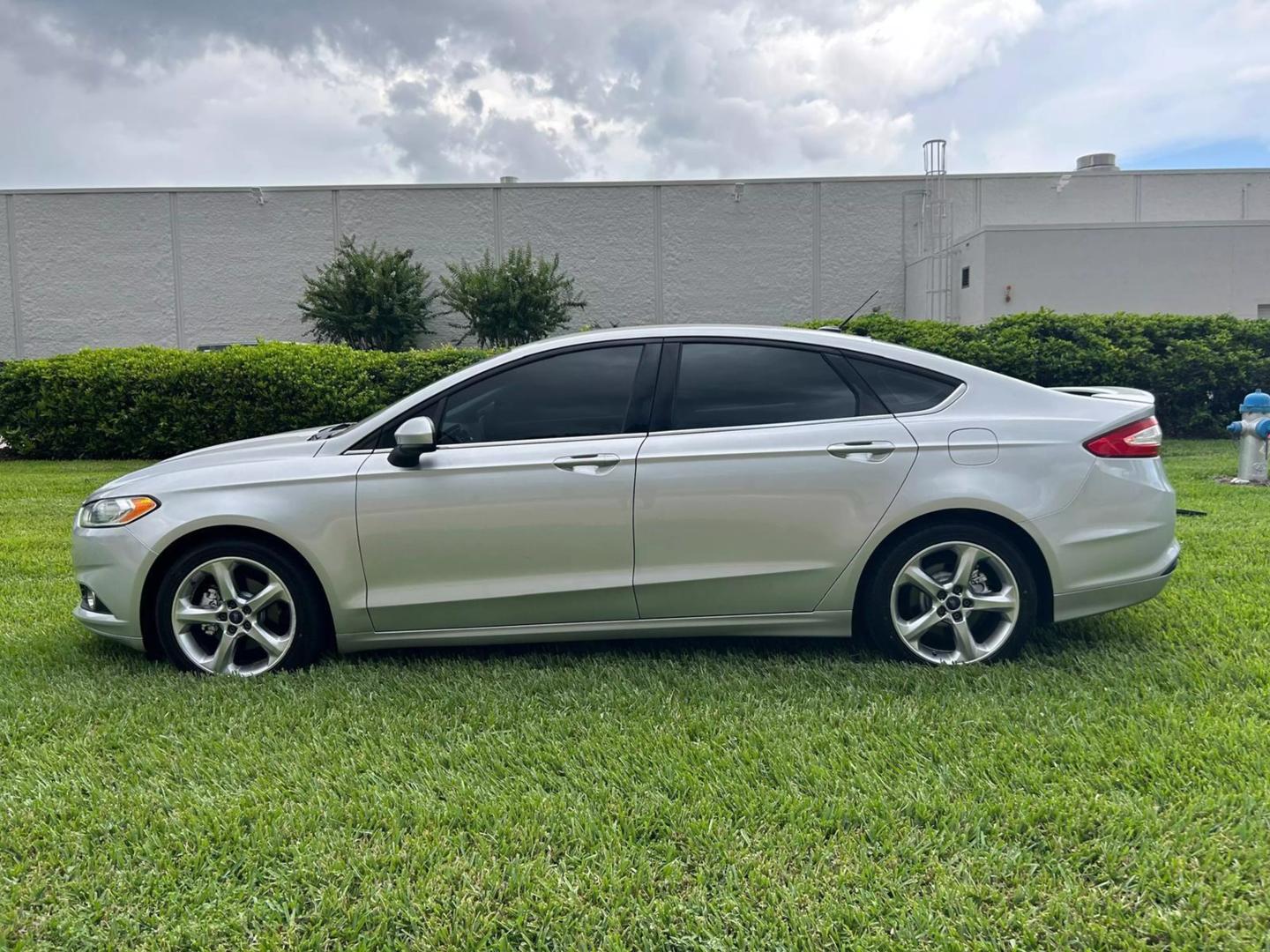 2016 Ford Fusion S photo 7