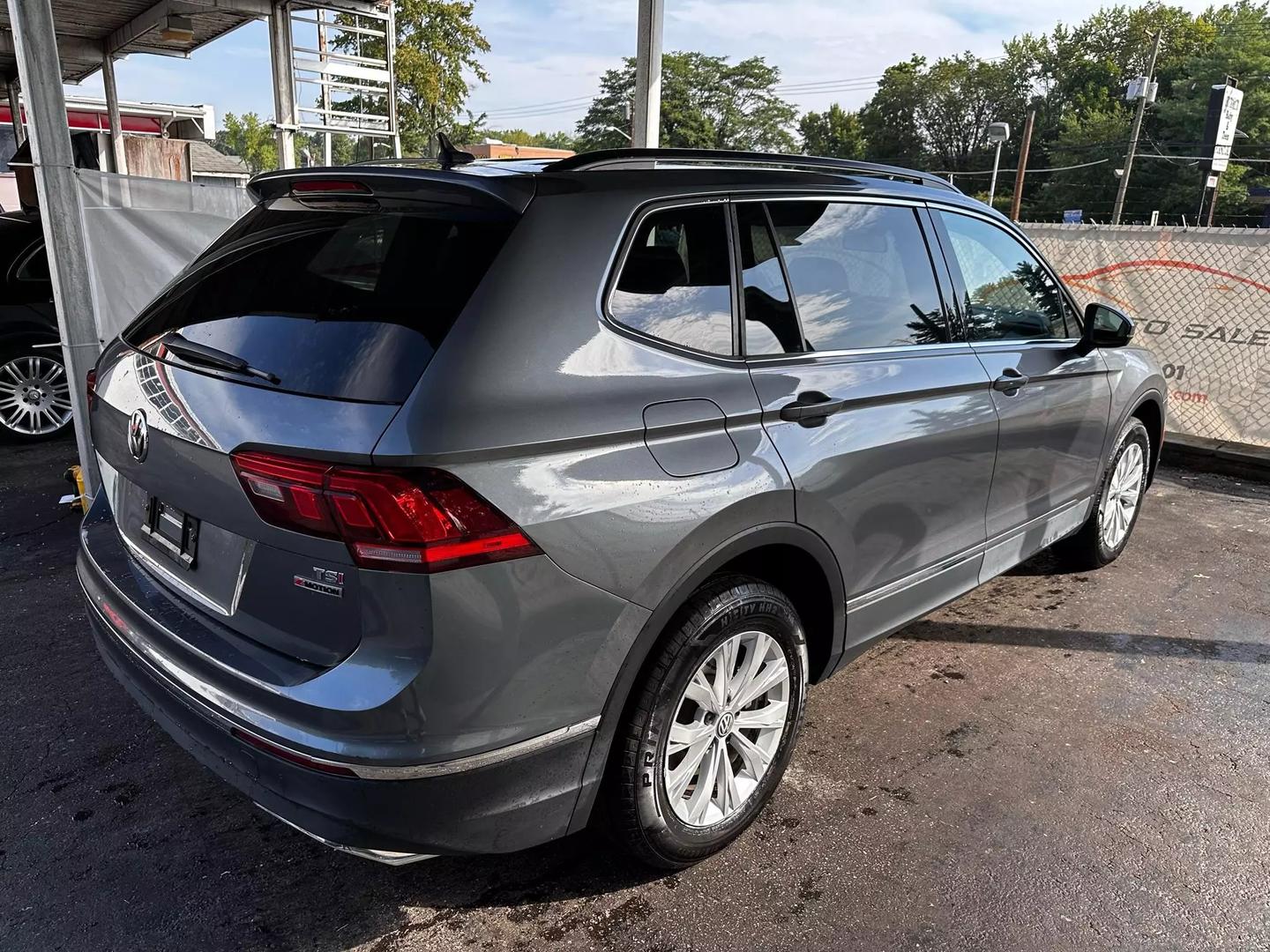 2018 Volkswagen Tiguan - Image 12