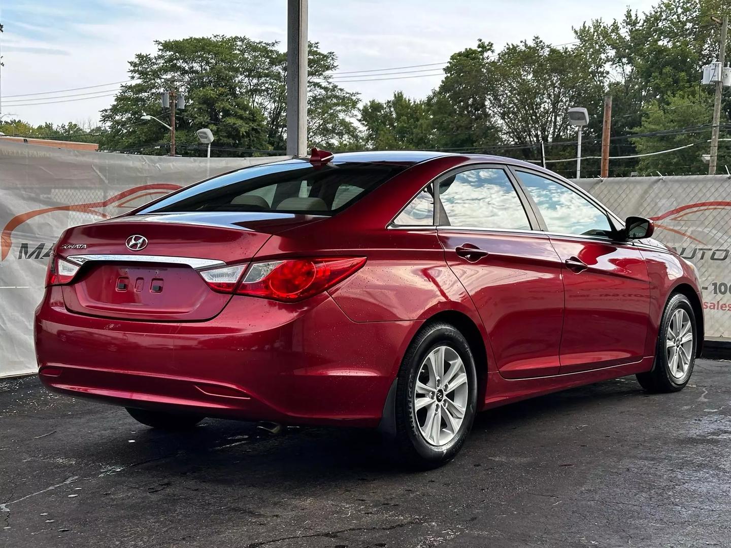 2013 Hyundai Sonata - Image 9