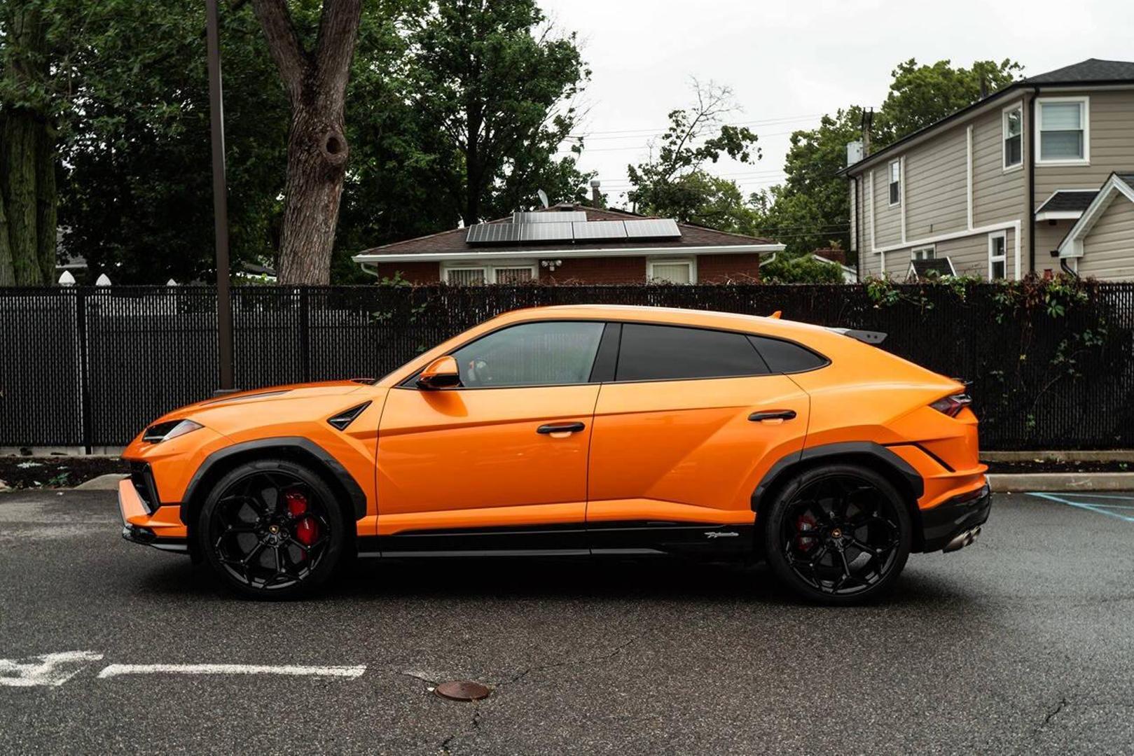 2024 Lamborghini Urus - Image 10