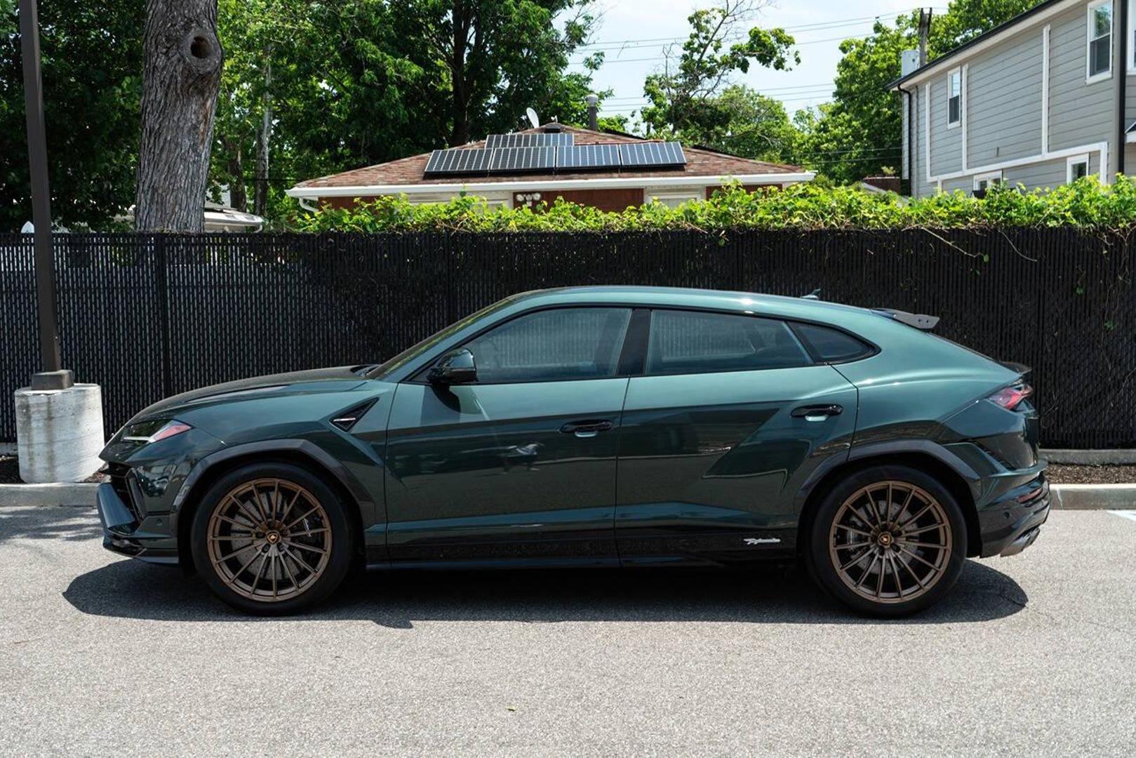 2024 Lamborghini Urus - Image 9