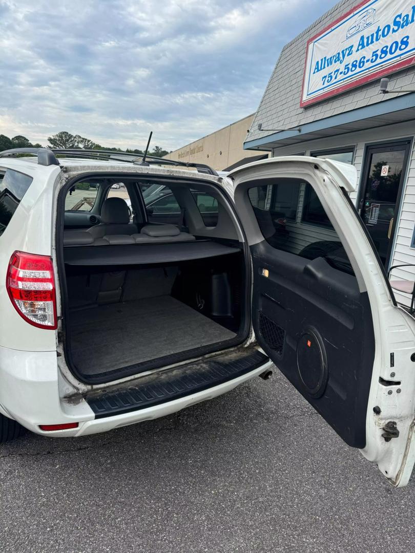 2010 Toyota RAV4 Limited photo 13