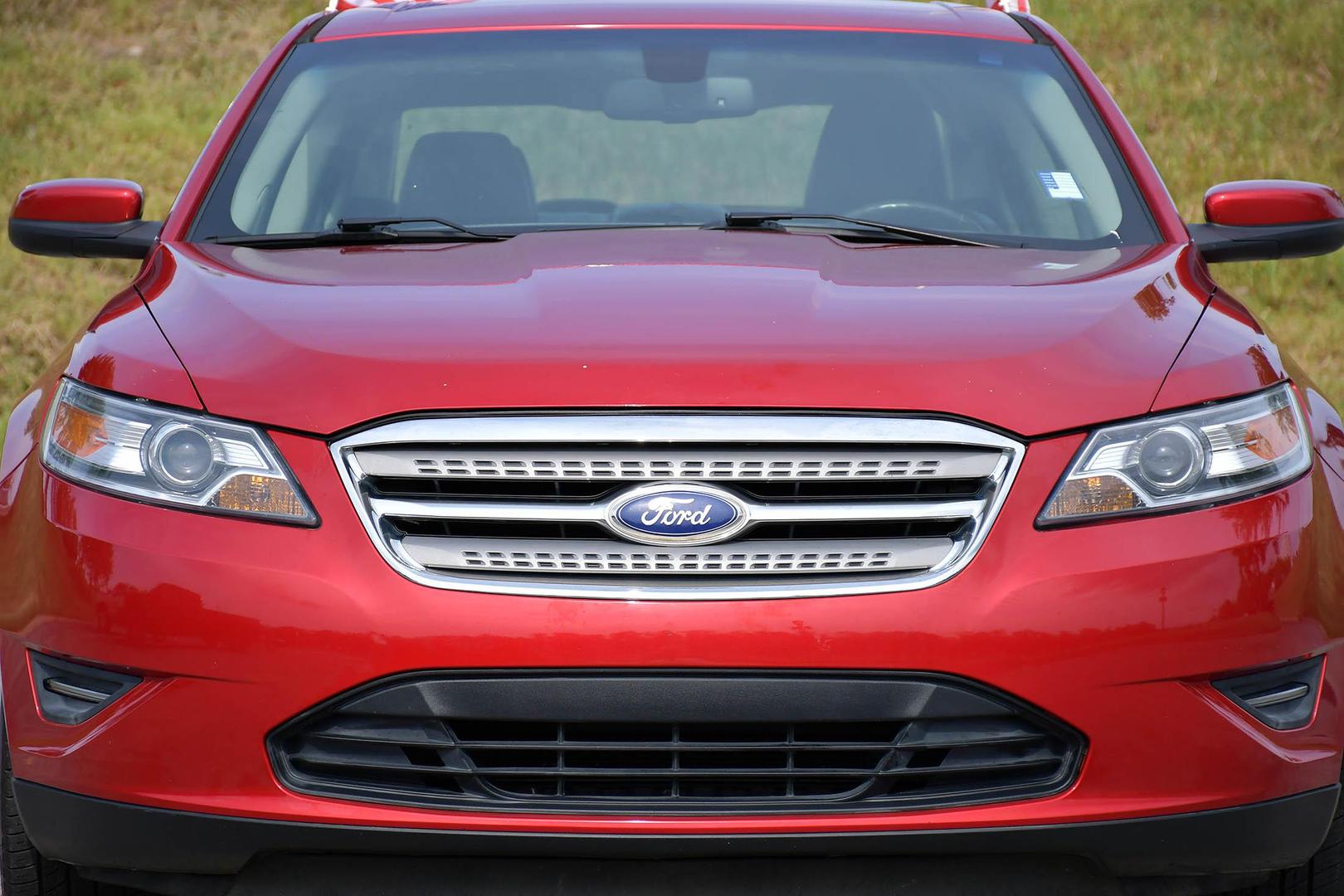 2012 Ford Taurus SEL photo 4