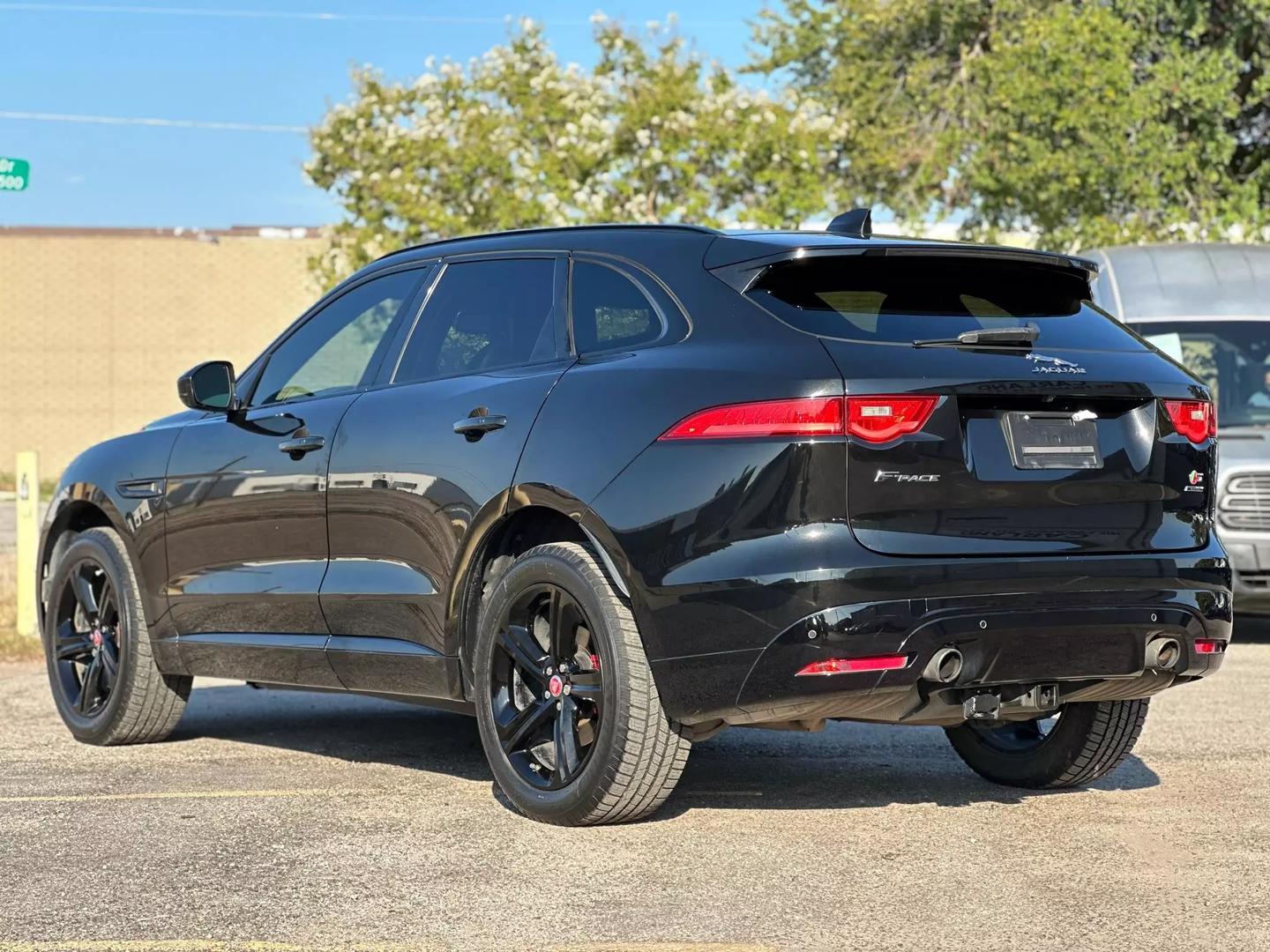 2017 Jaguar F-pace - Image 5