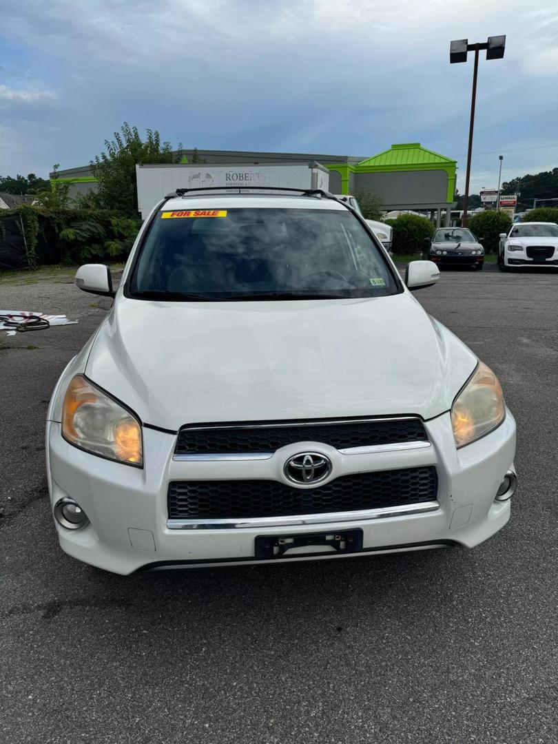 Toyota RAV4's photo