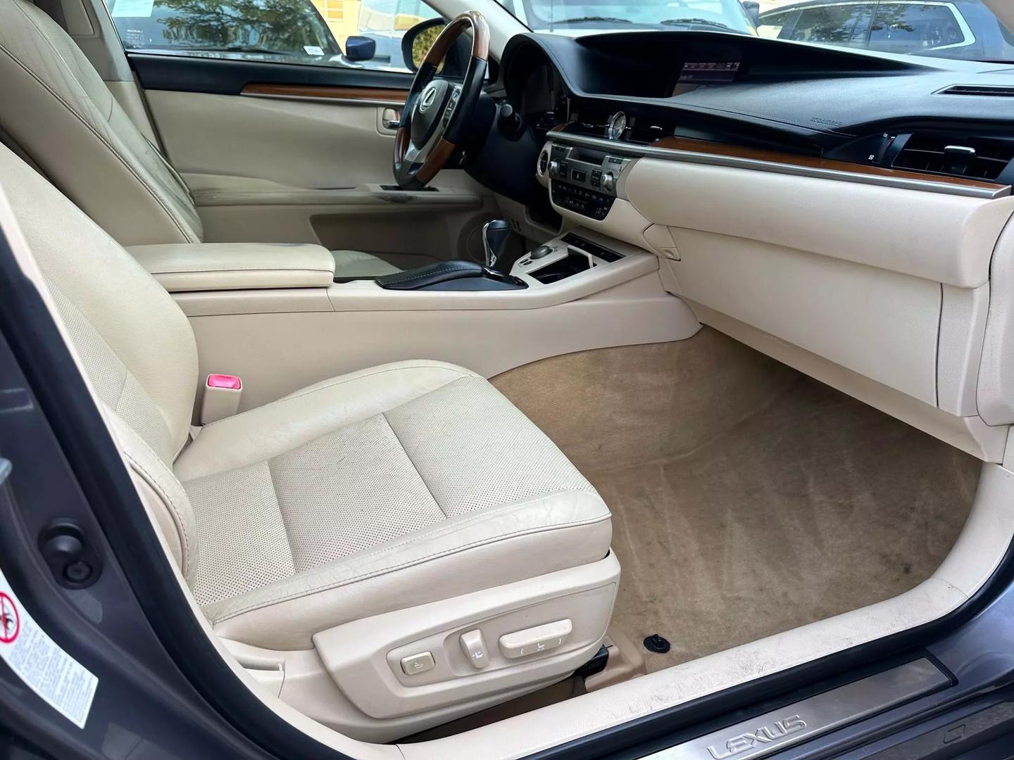 2013 Lexus Es - Image 24