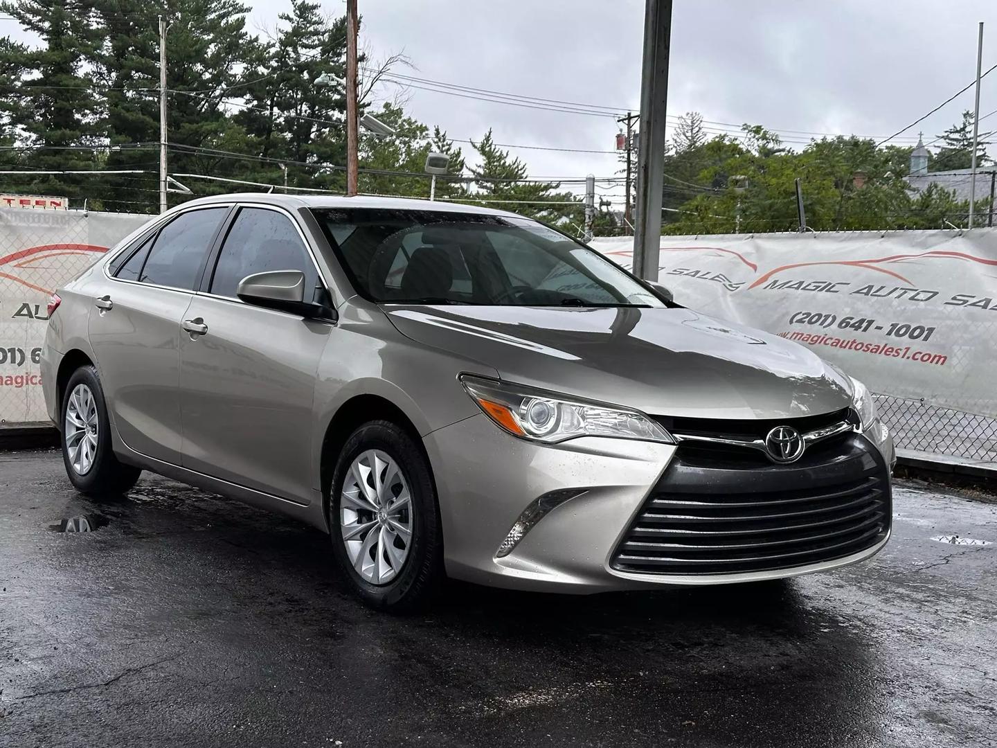 2017 Toyota Camry - Image 6