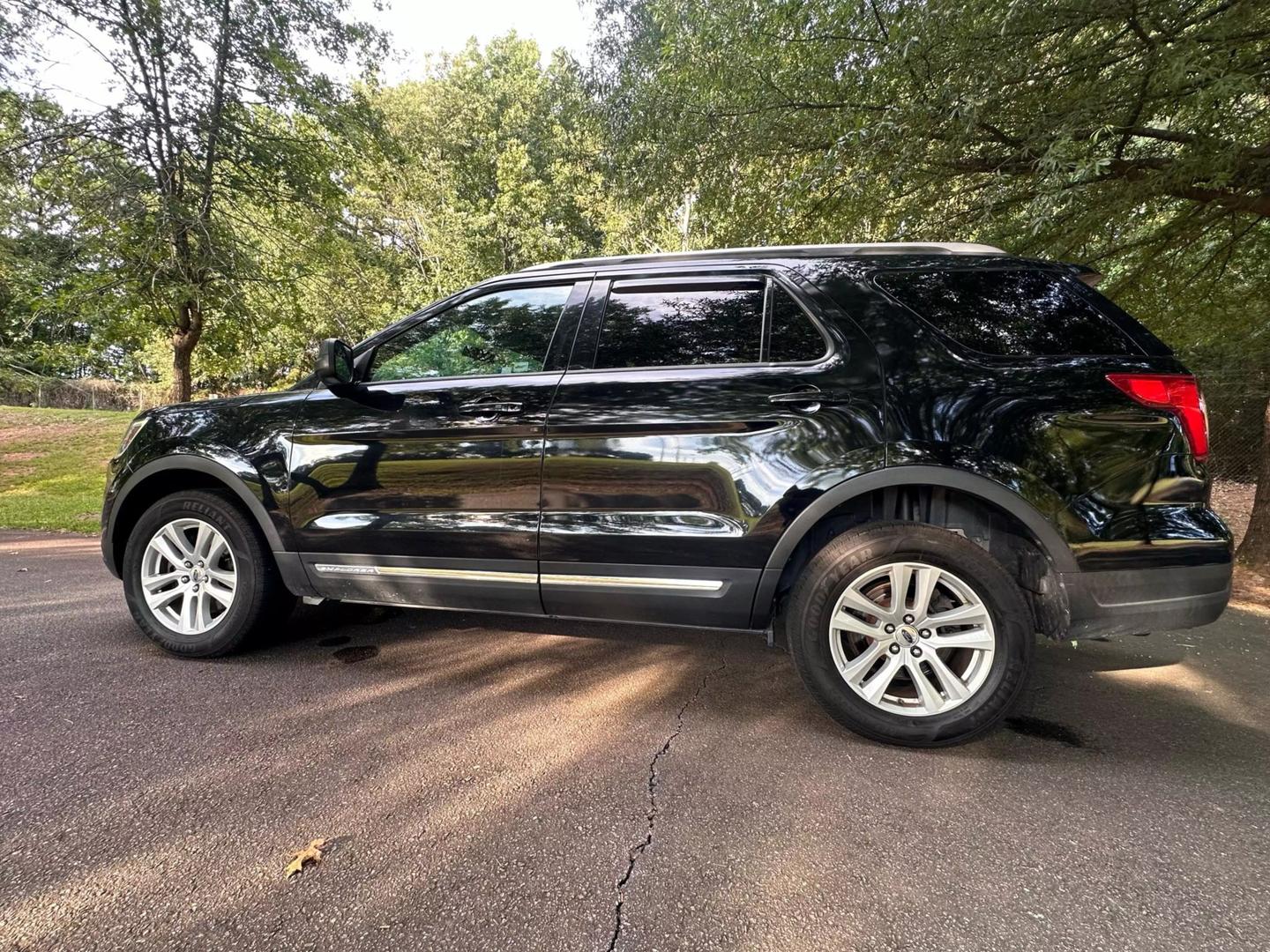 2018 Ford Explorer XLT photo 5