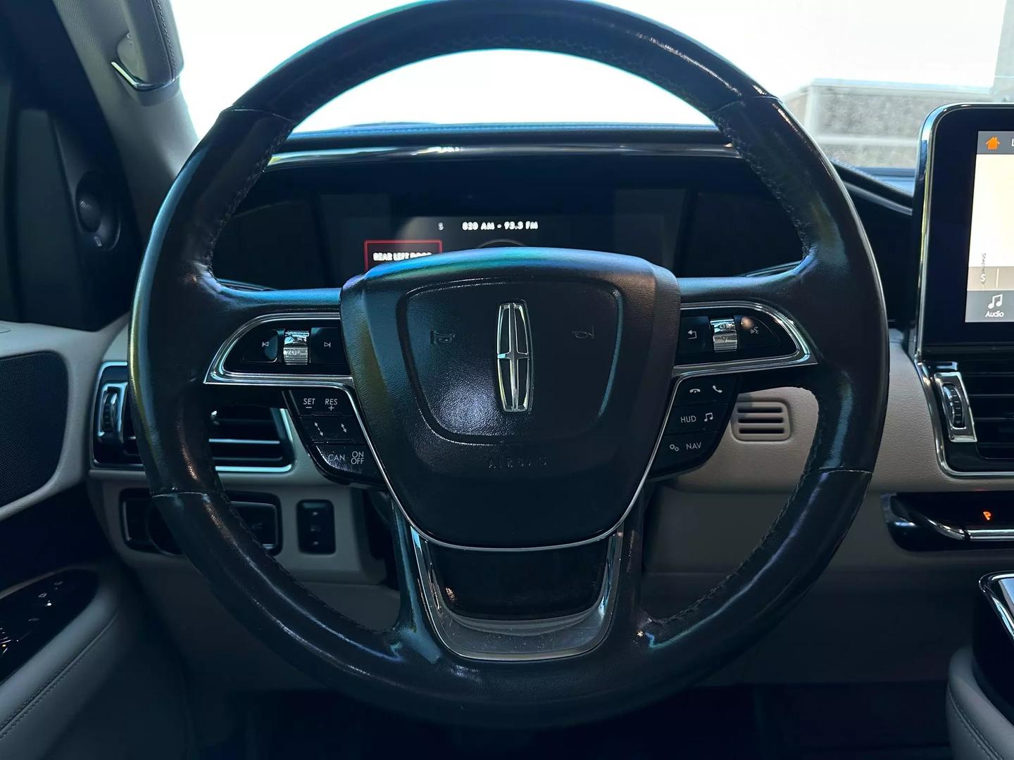 2019 Lincoln Navigator L - Image 43