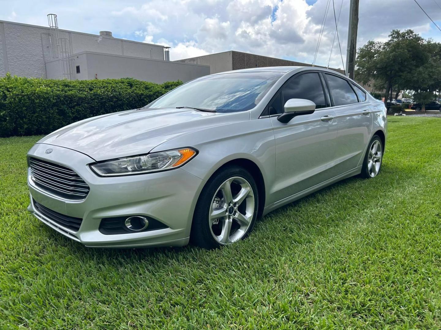 2016 Ford Fusion S photo 3