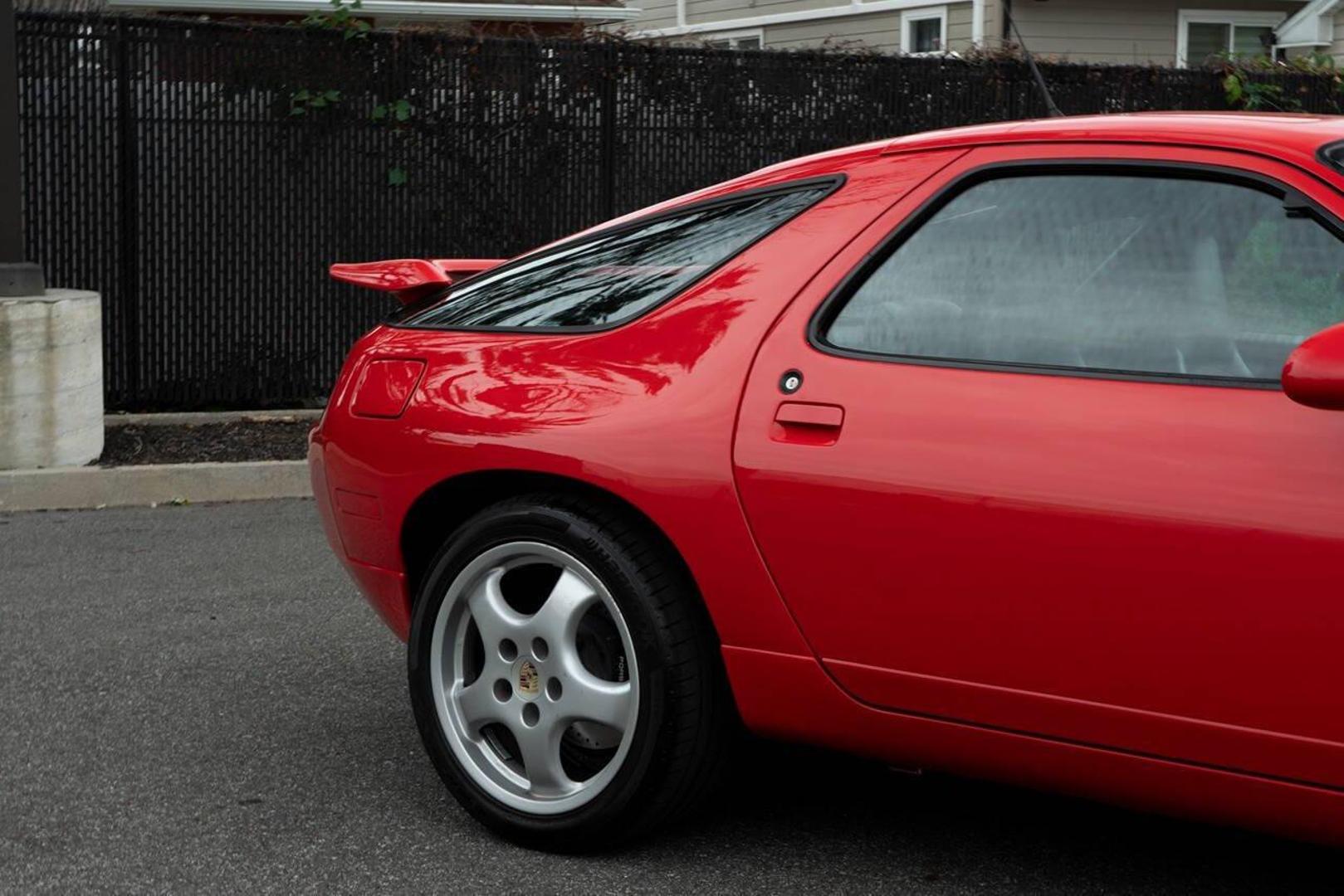 1992 Porsche 928 - Image 30