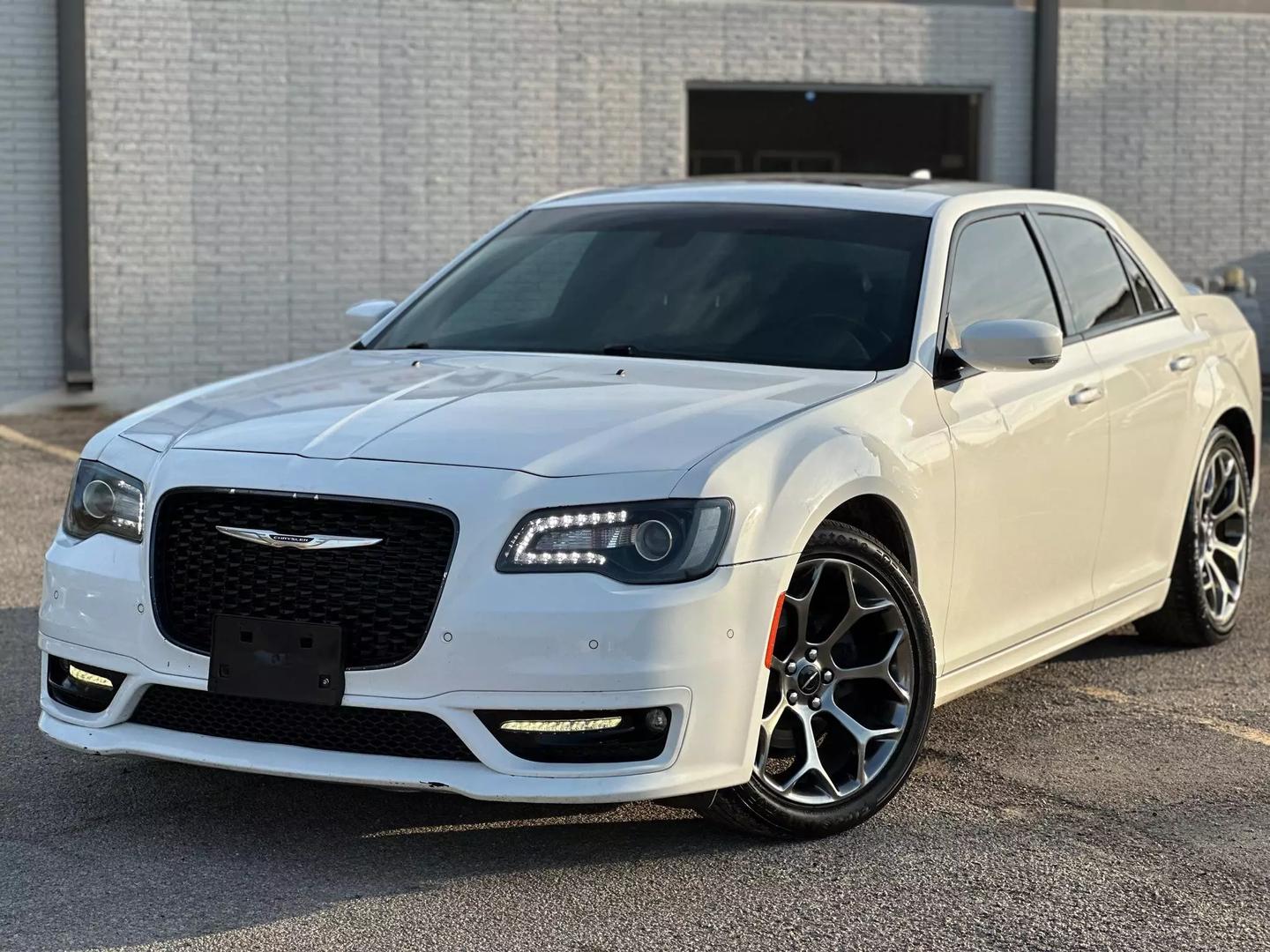 2018 Chrysler 300 - Image 2