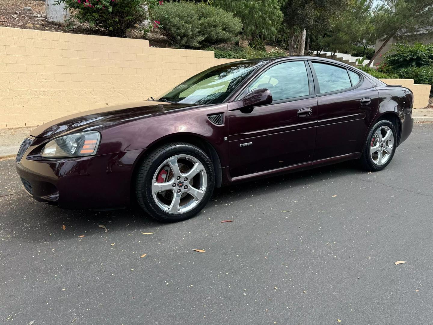 2006 Pontiac Grand Prix GXP photo 2