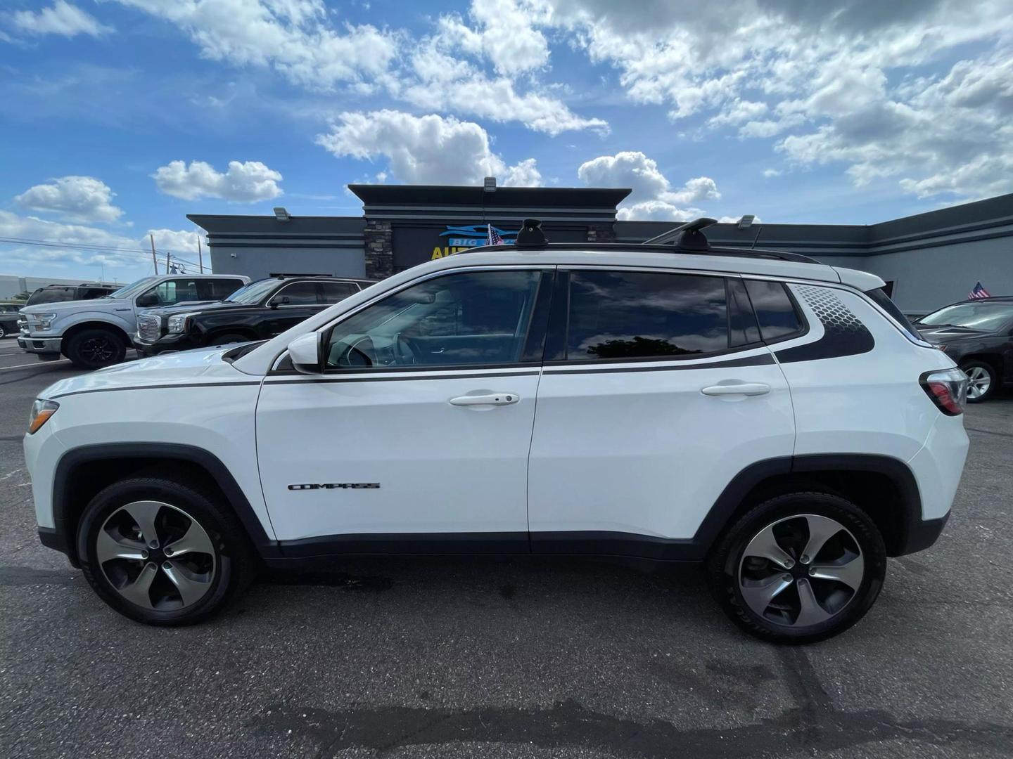 2018 Jeep Compass Latitude photo 2