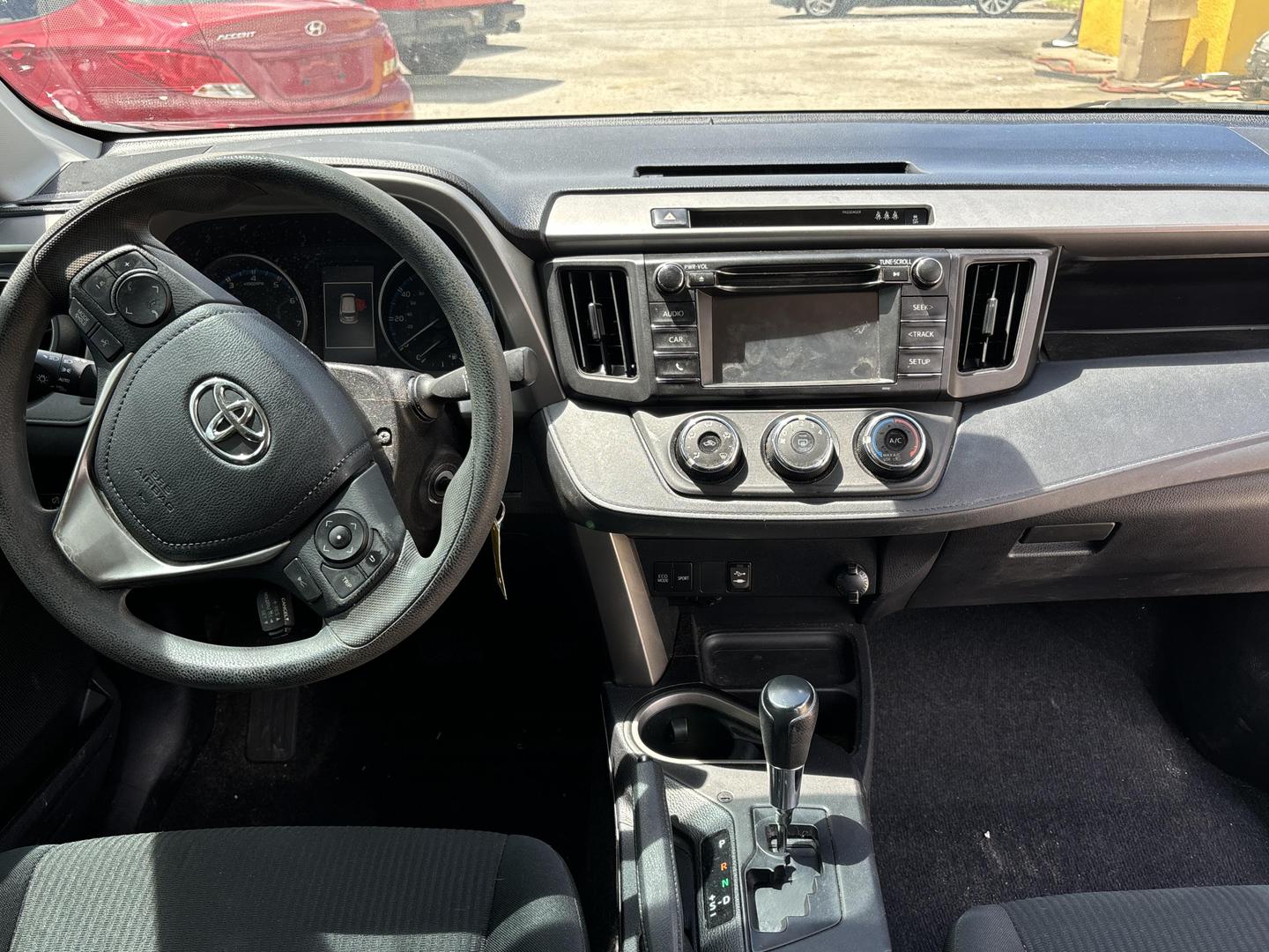 2018 Toyota RAV4 LE photo 8