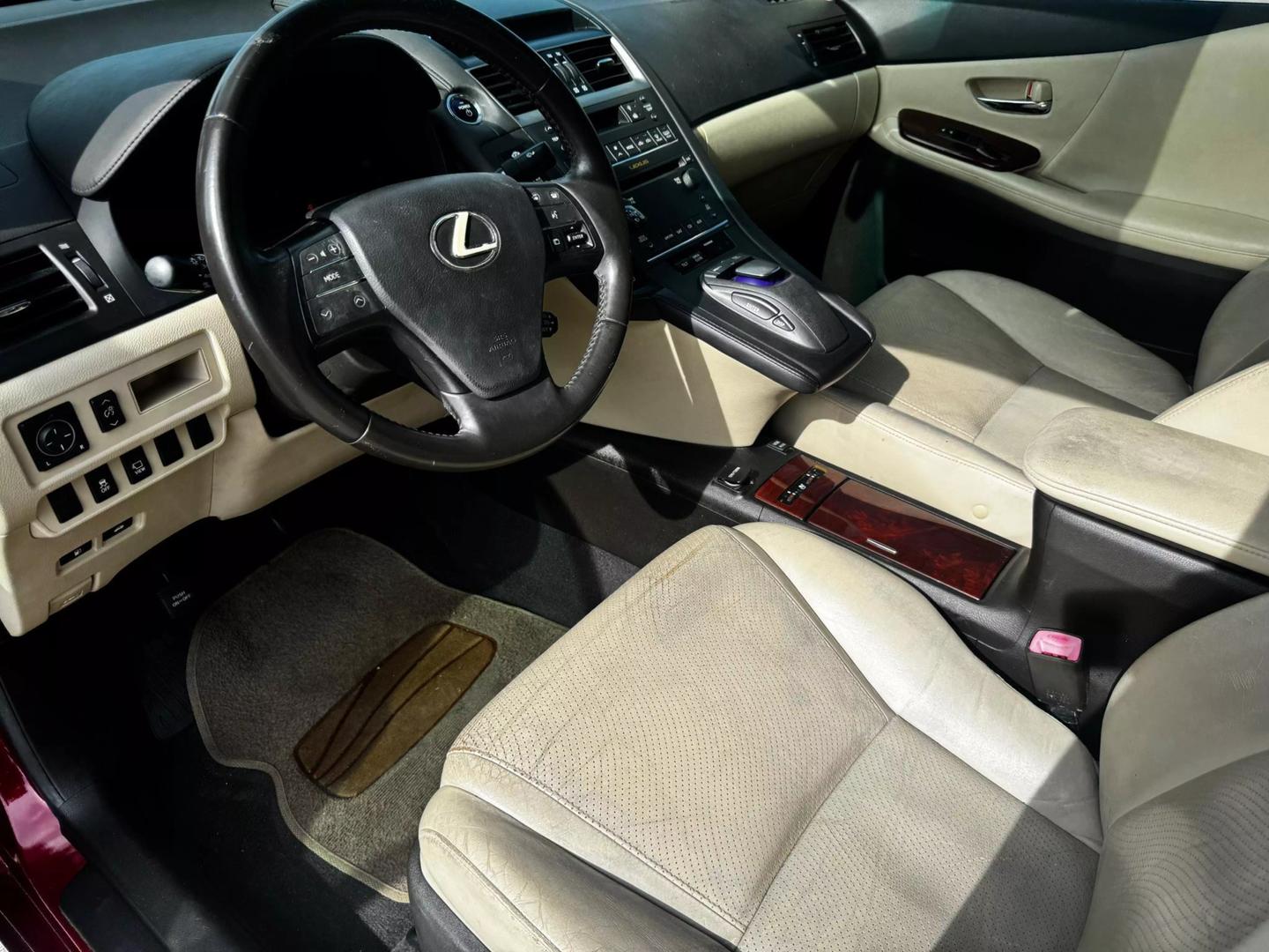 2010 Lexus HS Premium photo 22