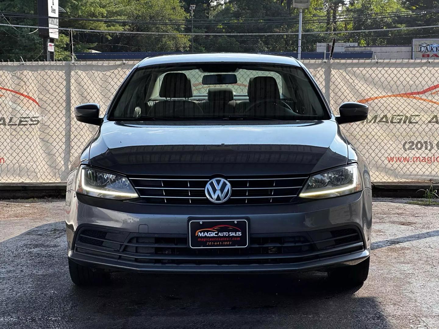 2018 Volkswagen Jetta - Image 5