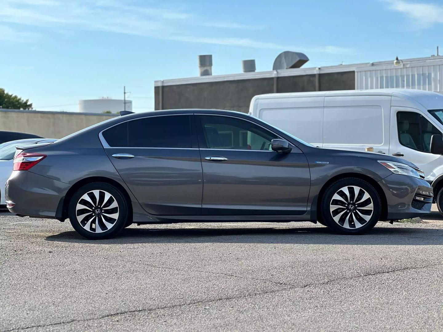 2017 Honda Accord Hybrid - Image 9