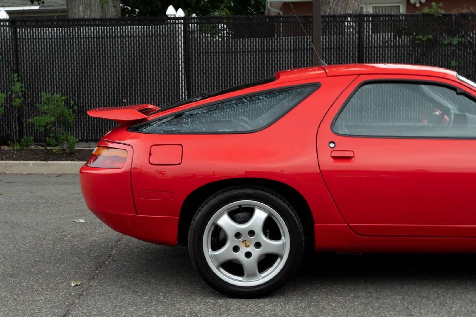 1992 Porsche 928 - Image 15