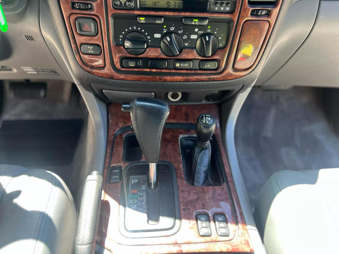 2001 Toyota Land Cruiser Base photo 22