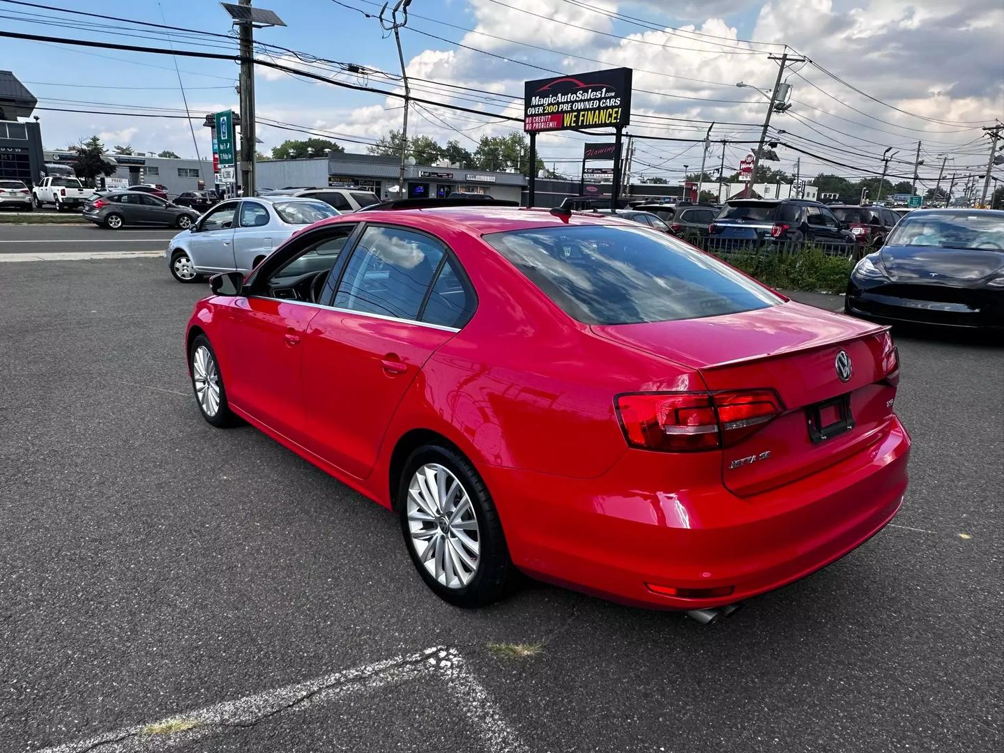 2015 Volkswagen Jetta - Image 5