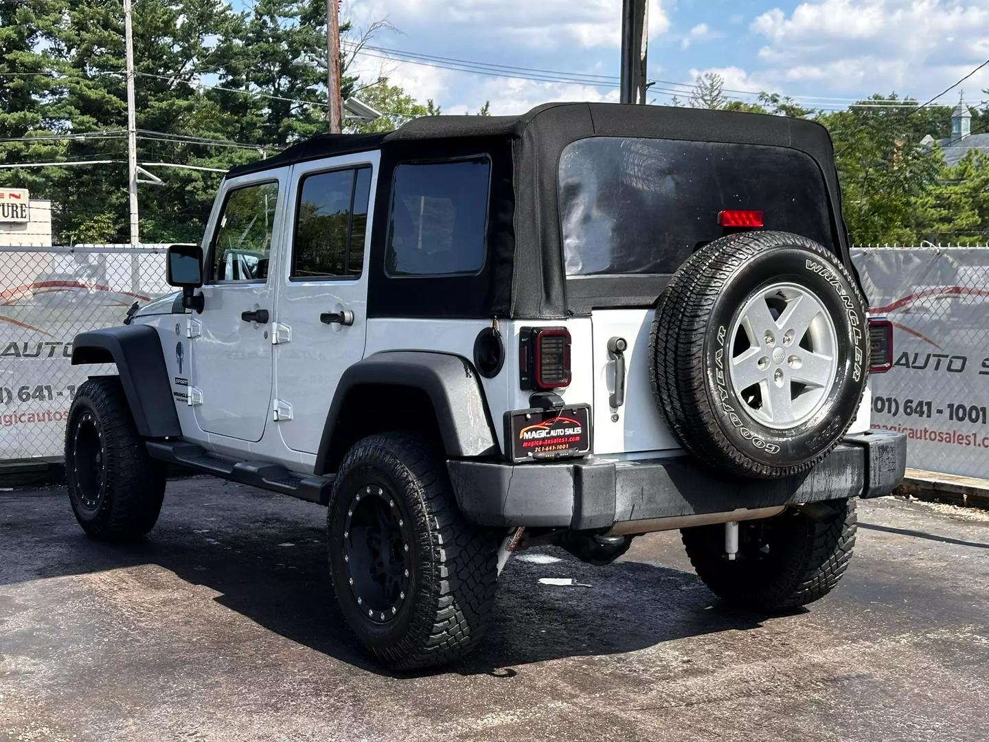 2016 Jeep Wrangler - Image 7