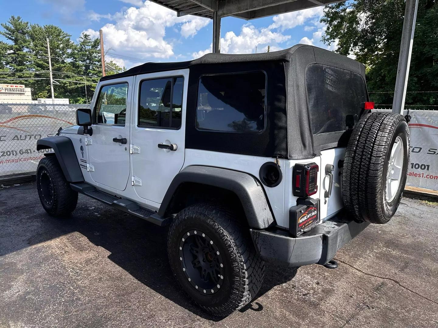 2016 Jeep Wrangler - Image 13