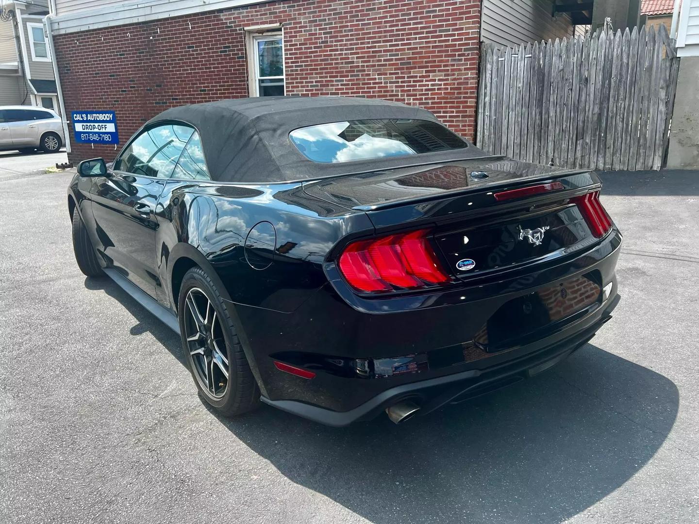 2018 Ford Mustang EcoBoost photo 10