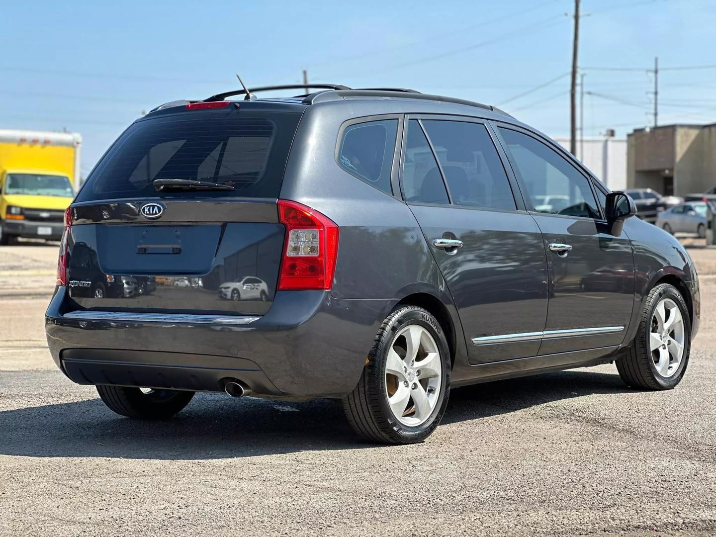 2007 Kia Rondo - Image 8