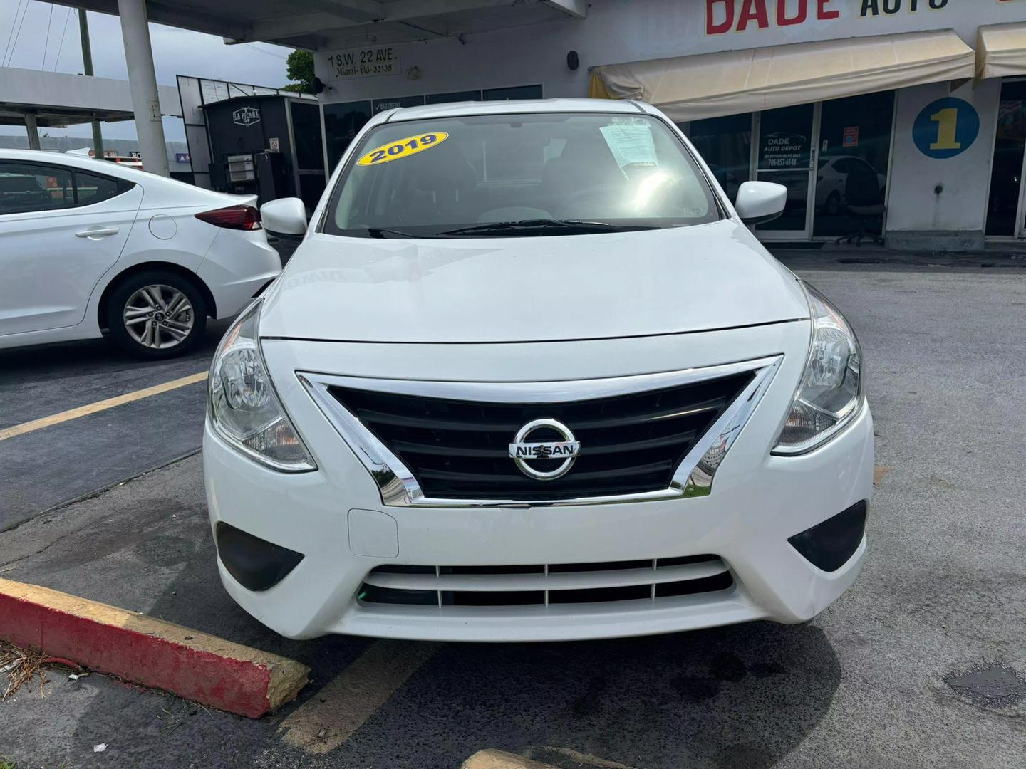 2019 Nissan Versa Sedan SV photo 2