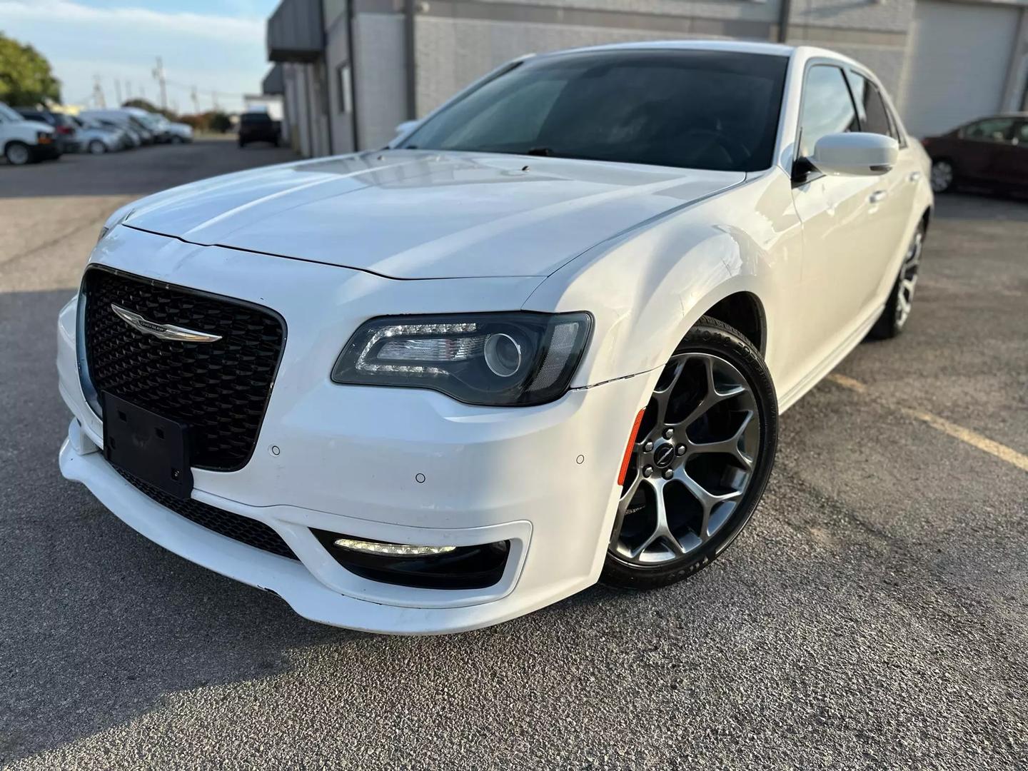 2018 Chrysler 300 - Image 3