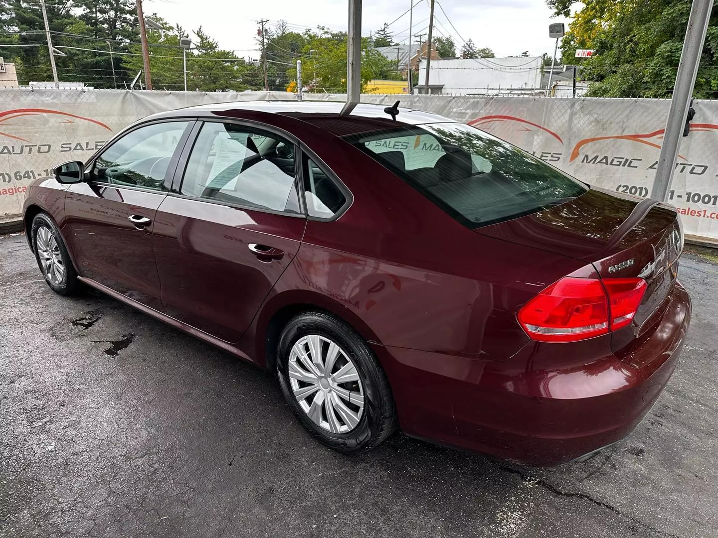 2014 Volkswagen Passat - Image 13