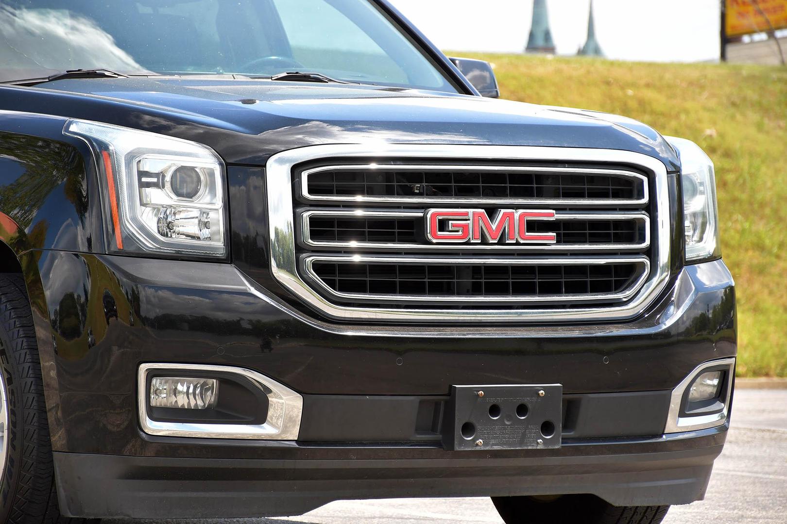 2018 GMC Yukon XL SLT photo 2