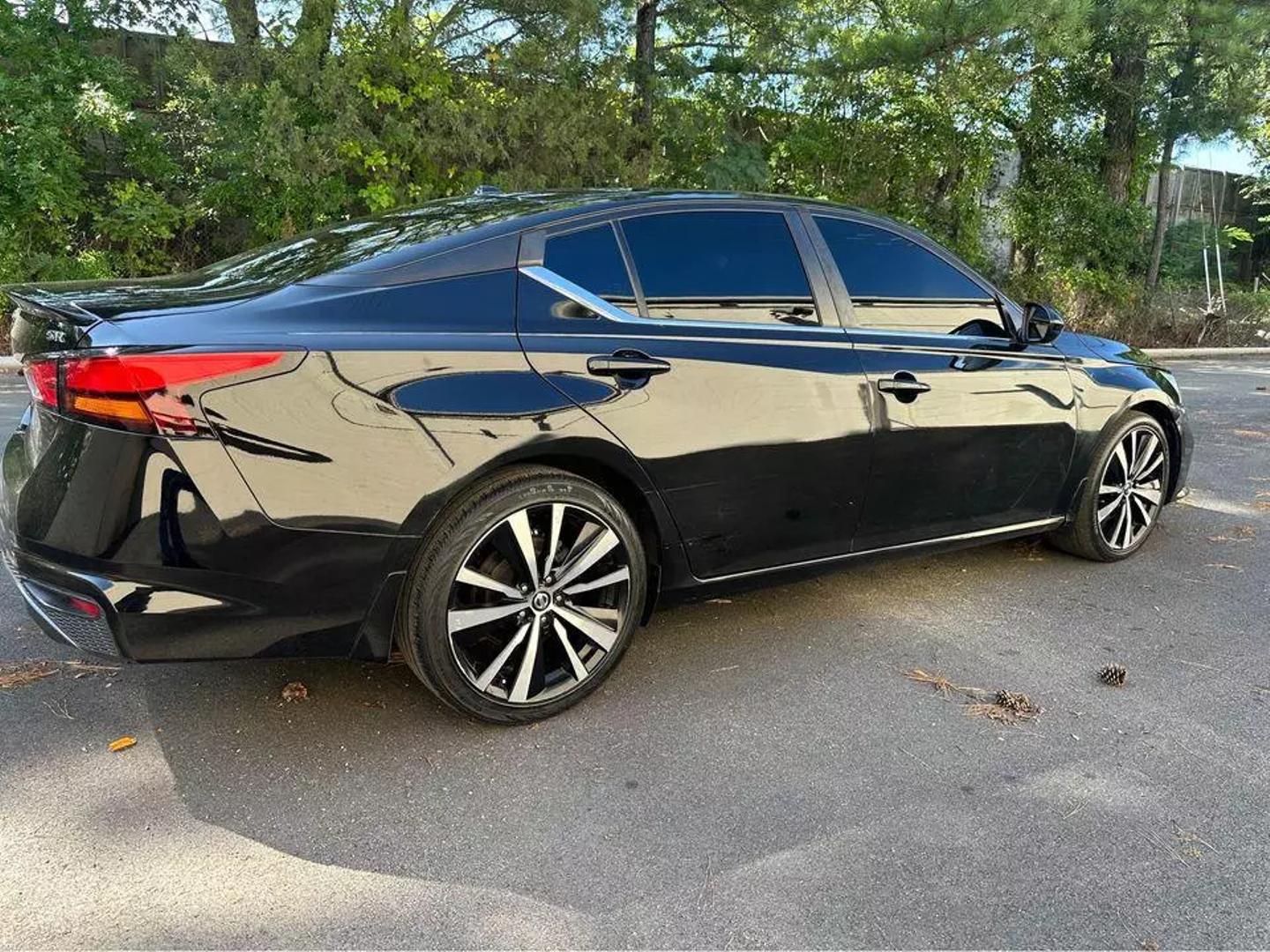 2019 Nissan Altima SR photo 4