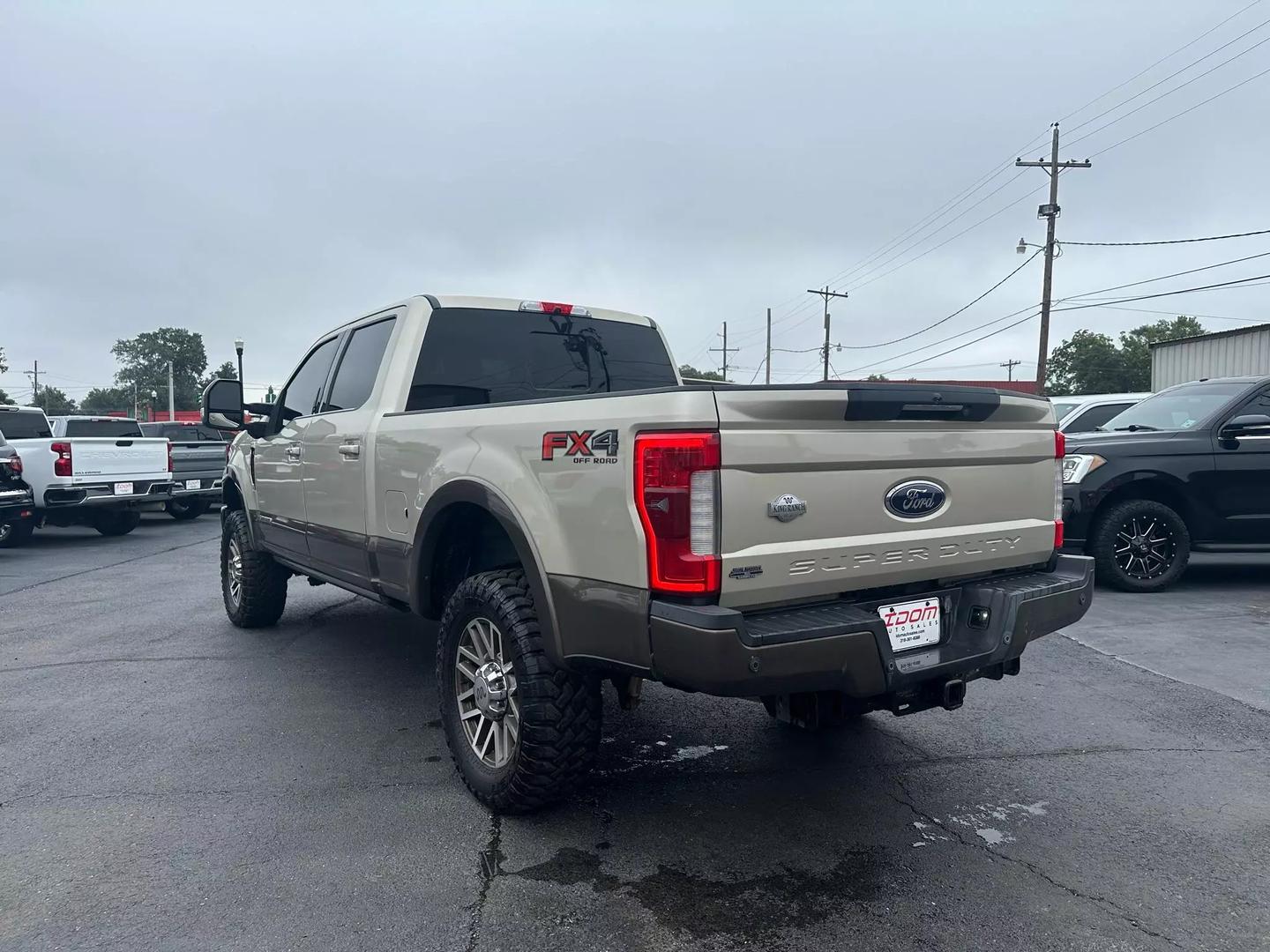 2017 Ford F250 Super Duty Crew Cab - Image 7