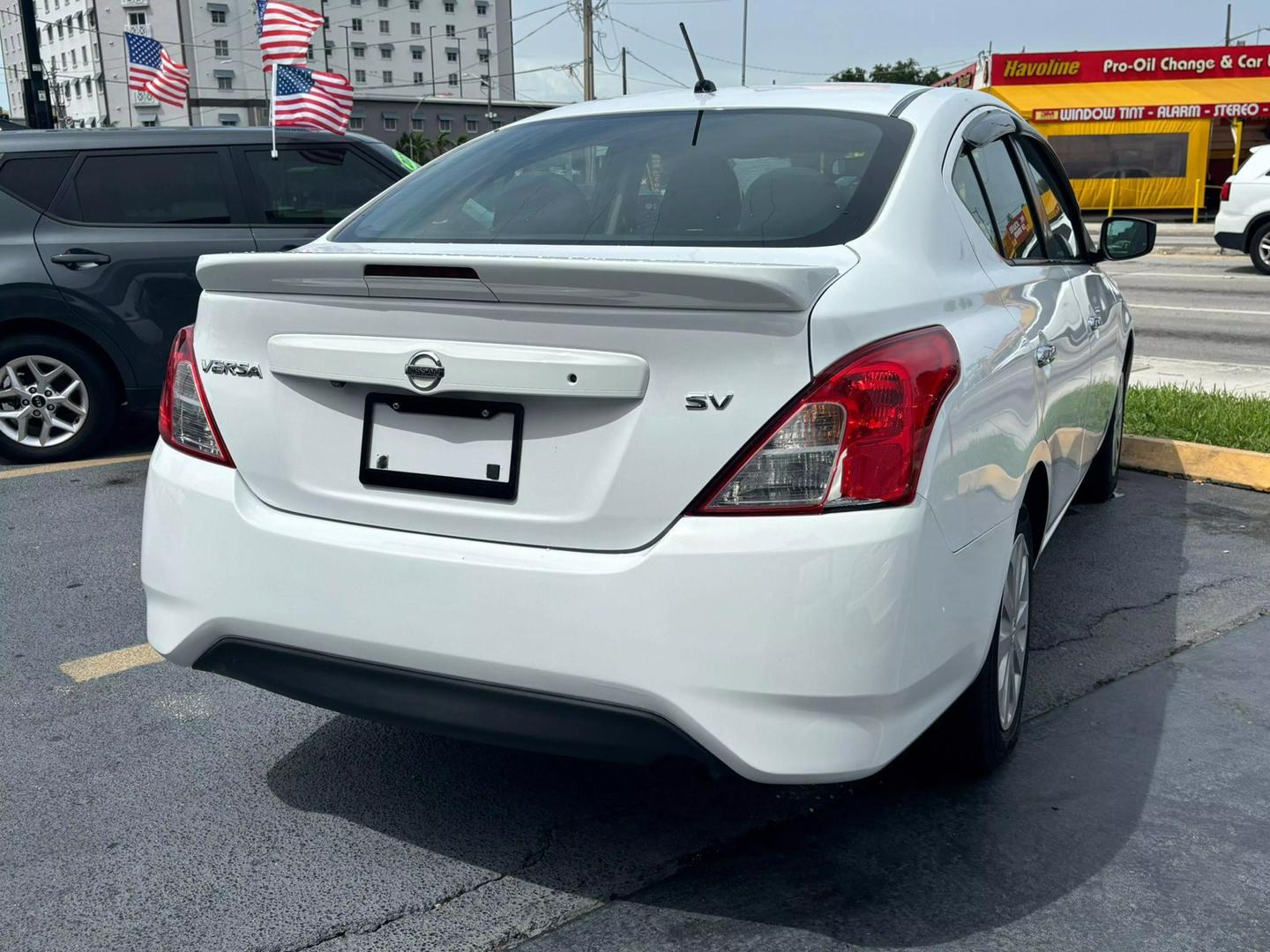 2019 Nissan Versa Sedan SV photo 7