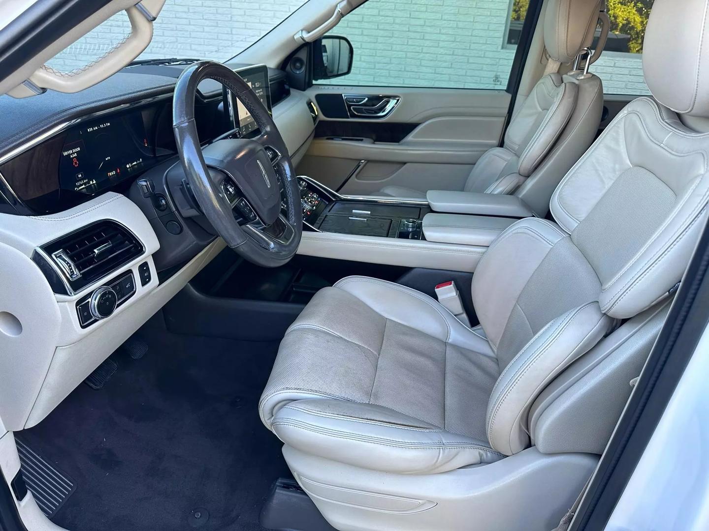 2019 Lincoln Navigator L - Image 20