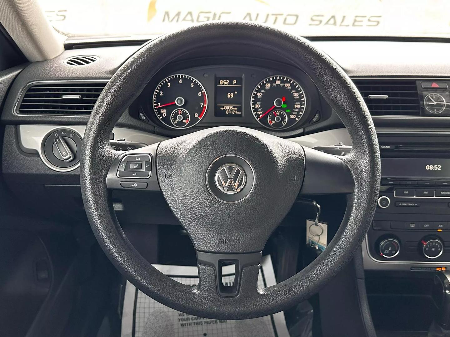 2014 Volkswagen Passat - Image 22