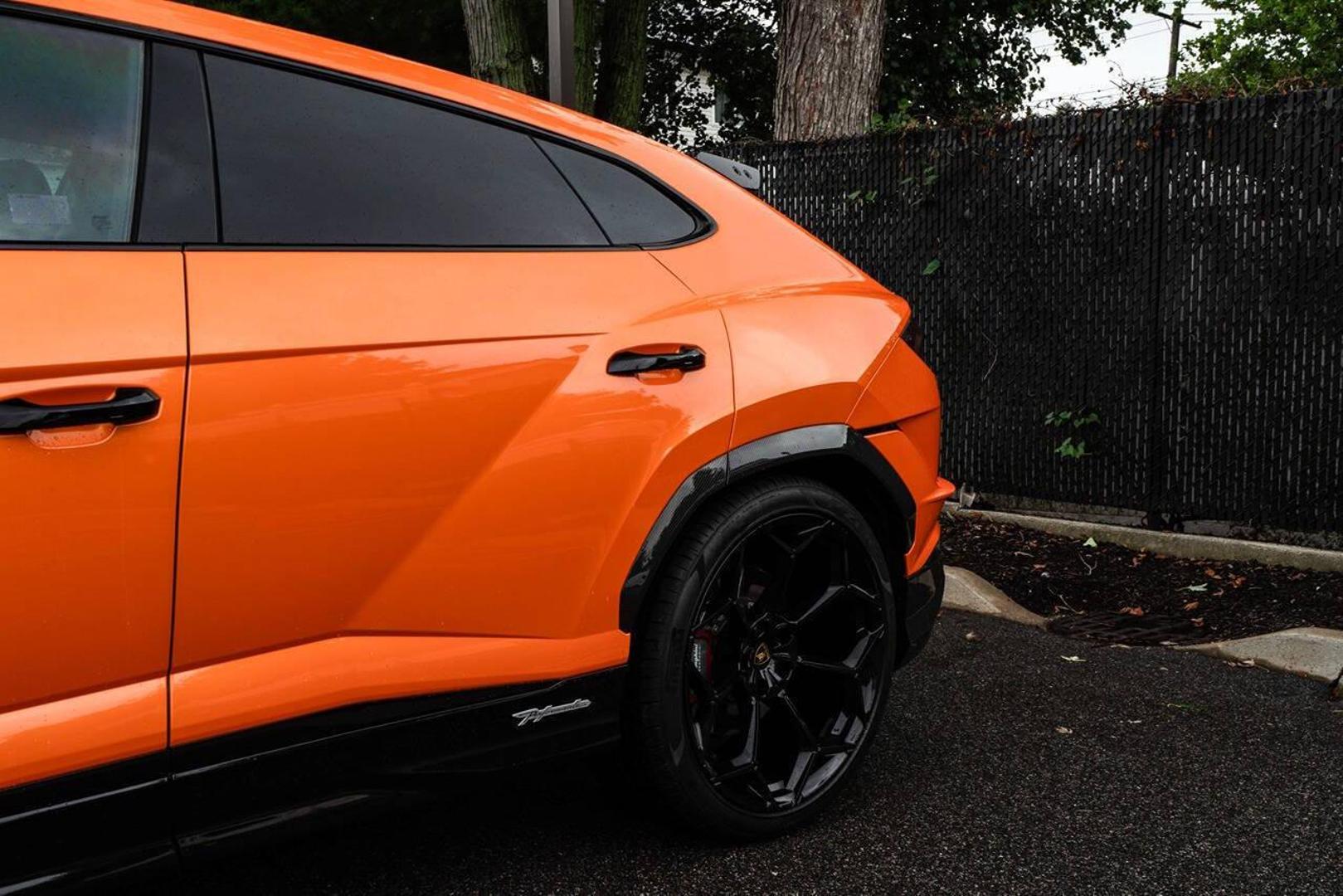 2024 Lamborghini Urus - Image 16